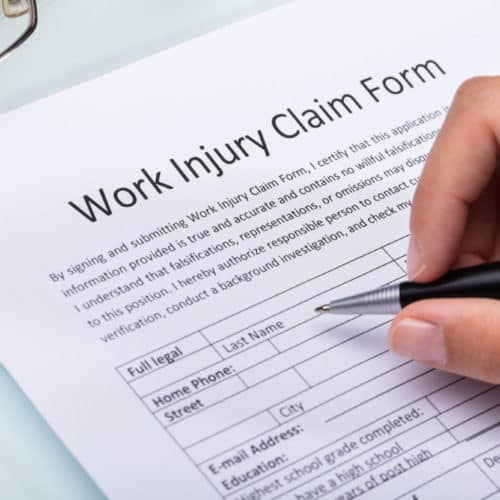 worker filling out a workers’ compensation claim form